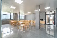 Maitreya West Coast Hot Spring Hotel (Huquan Ecological Park Branch) - balkon
