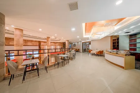 MUSA·Mo Ye Esports Cinema Hotel (Longyou Dannanmen Historical Block Store) Отели в г. Луню