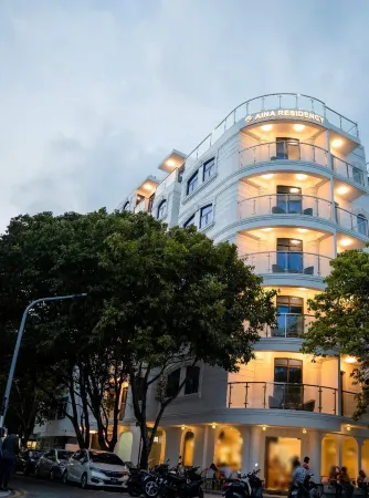 Aina Residency Beachfront Hotel Отели рядом с достопримечательностью «Ocean Junkies Dive Centre»