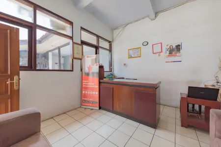 RedDoorz Syariah @ Hotel Kencana Tasikmalaya Отели в г. Cipedes