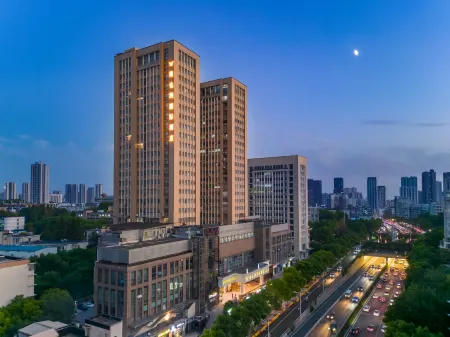 Vienna International - Wuhan University of Technology Jiedaokou Metro Station Hotel Отели рядом с достопримечательностью «Hubei Software Talent and Technical Institute»