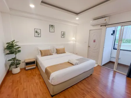 Inspire House Hotel Отели рядом с достопримечательностью «Wat Ket Karam Museum»