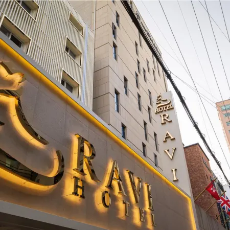 Hotel Ravi Отели рядом с достопримечательностью «Торговый центр Garden 5»