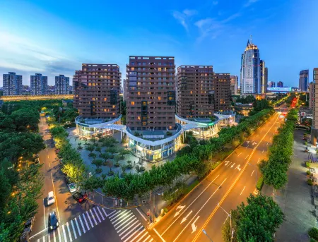 Green Court Premier JinQiao Shanghai Отели рядом с достопримечательностью «Shanghai Finance University (Minxue Road)»