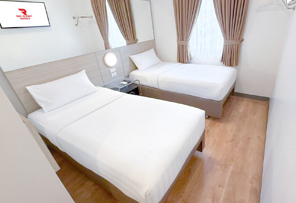 레드 플래닛 카가얀 데 오로의 로비와 프런트 데스크