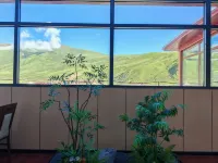 Dege Qin Chuan No.1 Grand Hotel (Manigango) - Bergblick