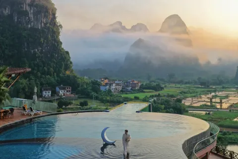 Yangshuo Fadai overhanging hot spring light luxury hotel