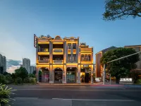 無界城市設計師飯店（南寧朝陽廣場地鐵站三街兩巷店） 新民路附近的飯店