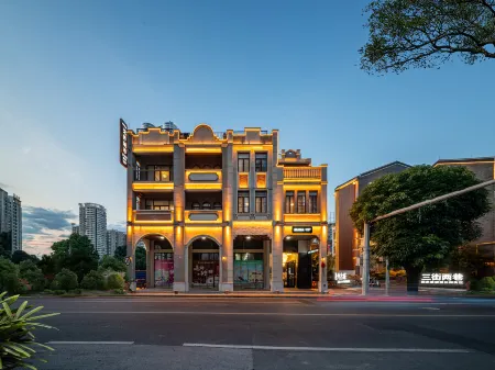 MUGA DESIGNER HOTEL Отели рядом с достопримечательностью «Guangxi University of Finance and Economics Xiuling Campus»