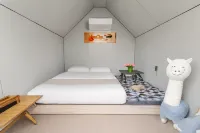 Northwest Wind · Desert Hostel Cluster Hotel