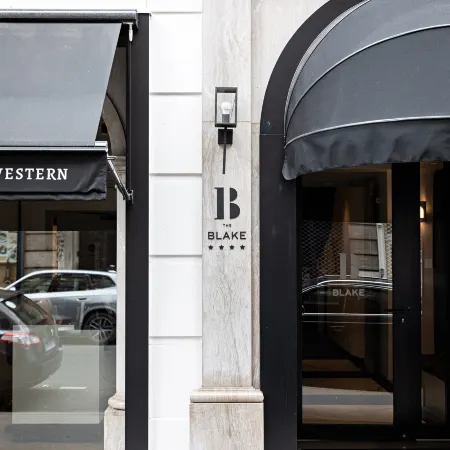 Best Western Premier The Blake Paris Gare Saint Lazare Отели рядом с достопримечательностью «17-й округ: Батиньоль»