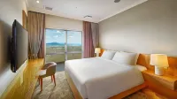 ANA Crowne Plaza Resort Okinawa Uruma Hills Hotel a 