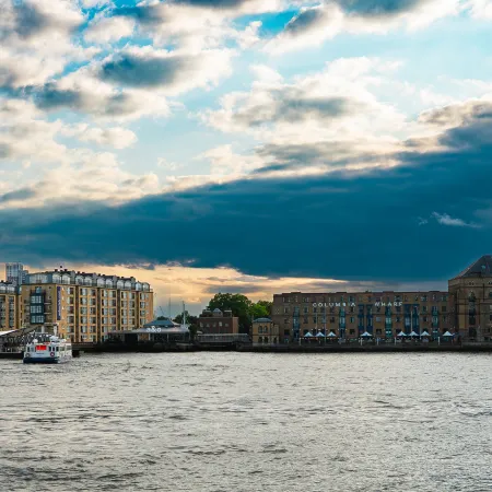 a&o London Docklands Riverside Отели рядом с достопримечательностью «Тауэр-Хэмлетс»