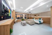 柒岸觀影（駐馬店高鐵西站店） - 民宿
