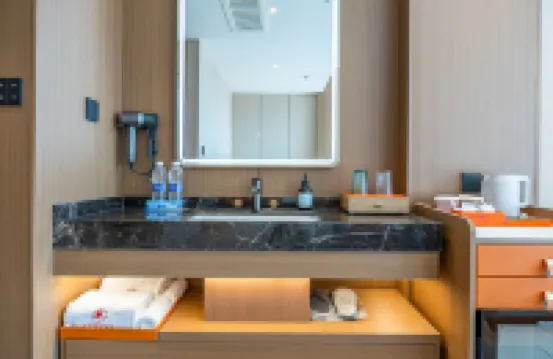 季楓國際飯店（大連西安路商業街香工街地鐵站店）