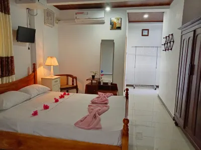 Unawatuna Villa Bird Nest Hotels near Rumasala Kanda