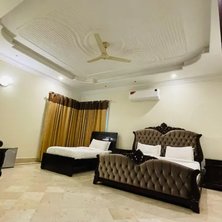 Executive Galaxy Guest House Islamabad Отели рядом с достопримечательностью «Торговый центр Centaurus»