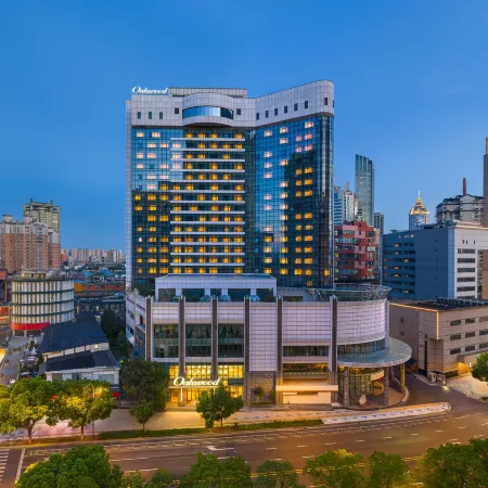 Oakwood Chengzhong Serviced Apartment Wuxi Отели рядом с достопримечательностью «Театр Мир»