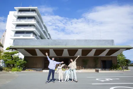 Ooedo onsen Premium Shirahama Saichoraku（Old:Yukai Resort Premium Shirahama Saichoraku） Отели рядом с достопримечательностью «Senjojiki»