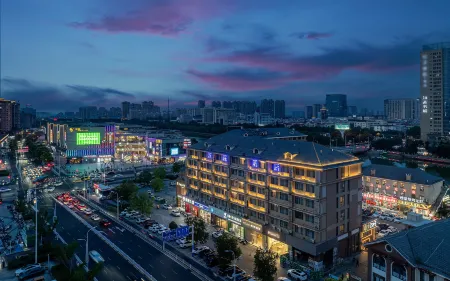 HanTing Hotel (Baolong Plaza, Suqian) Отели рядом с достопримечательностью «Suqian University»