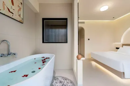 Yunxi CLOUD Designer Audio-Visual Smart Homestay (Nanping Street Old Town) Отели рядом с достопримечательностью «Nanping Pedestrian Street»