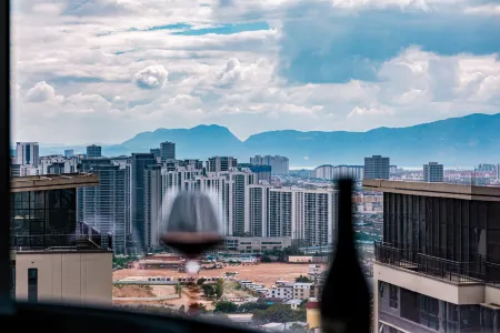 Young Light Hotel Отели рядом с достопримечательностью «Kunming University (West to Kunming Soil and Fertilizer Workstation)»