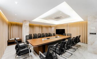 Longchuan Yibao Hotel