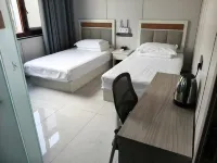 Fuyong Business Hotel Hotel in zona Huianpu Railway Station