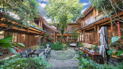 朗雲Cloud·古韻花境庭院（麗江古城店）