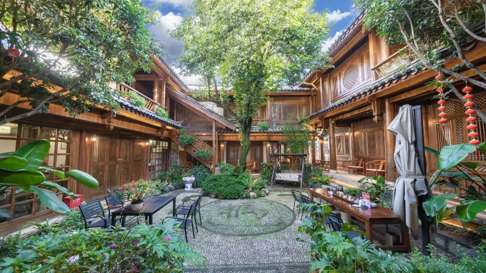 朗雲Cloud·古韻花境庭院（麗江古城店）