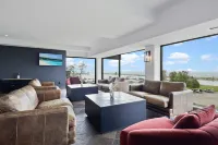 Ramada by Wyndham Jordan/Beacon Harbourside Resort Hotels in Beamsville