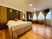 Royal Queenspark Hotel