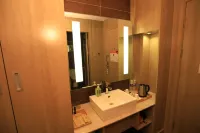 Captain Chain Hotel (Daixian Selected)