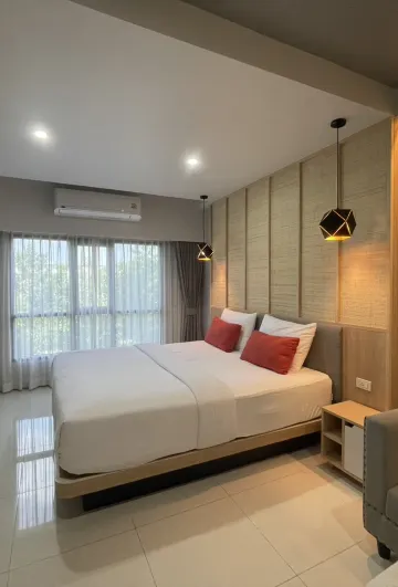 ห้องดีลักซ์ เตียงใหญ่ 1 เตียง