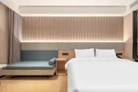 IU Hotel (Shijiazhuang Railway Station West Square Beiguo Future City)