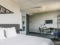 The Social Hub Rotterdam Отели рядом с достопримечательностью «Фуд-корт Market Hall»
