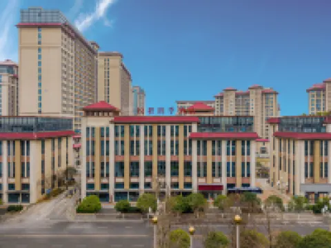 Yuecheng Four Seasons Hotel (Guiyang Huaxi College Town) Hotels near Tianhe Lake