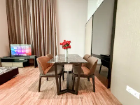 Modern Seaview 2Br Duplex High Floor Heart of George Town 73A