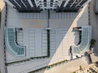 Jiahua Hotel (Lincang Municipal Government Yulong Lake Park Branch) - parking