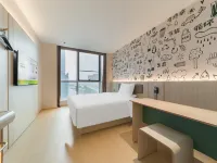 Hiln Hotel (Leshan High-Speed Rail Station Branch) Hotels near Leshan Railway Station