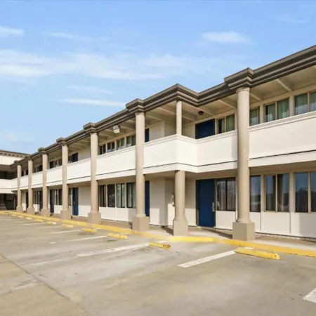 Motel 6 San Francisco CA  Great Highway Отели рядом с достопримечательностью «Развалины общественного бассейна Сатро»