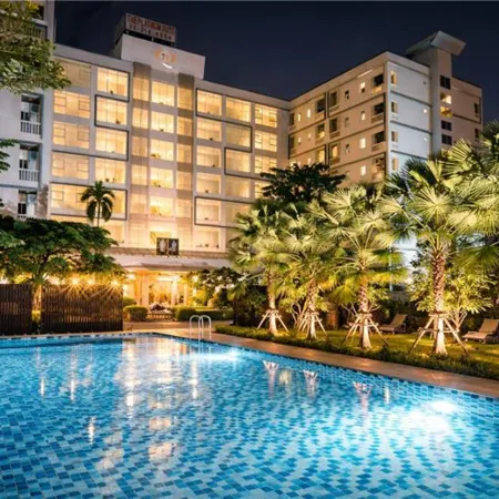 Sunday Platinum Suites Отели рядом с достопримечательностью «Станция экспресс-поезда Ramkhamhaeng»