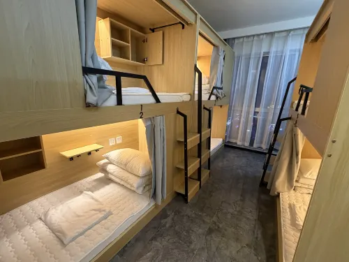 Warm Wind Home Female-Only Youth Hostel (Huangxing Square Metro Station Branch