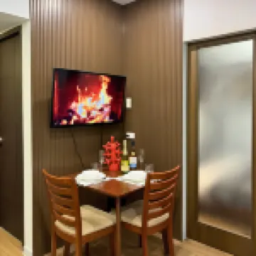 Executive 1-BR City Suite: Abreeza Place Condominium