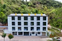 Hefeng Tujia Yinzhu Village (Pingshan Canyon) - parkir