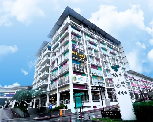 Smile Hotel Damansara Tropical Hotels near The Strand Mall
