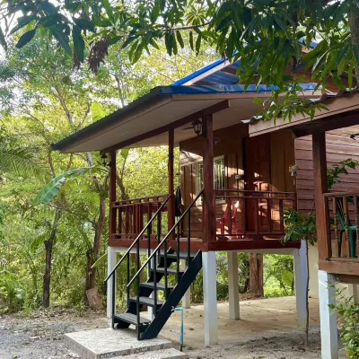Duangkeaw Simple House Hotels near Lanta Monkey School