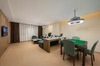 Jinyuanfen Four Seasons Hotel (Shenzhen Yuanfen Longsheng Subway Station)