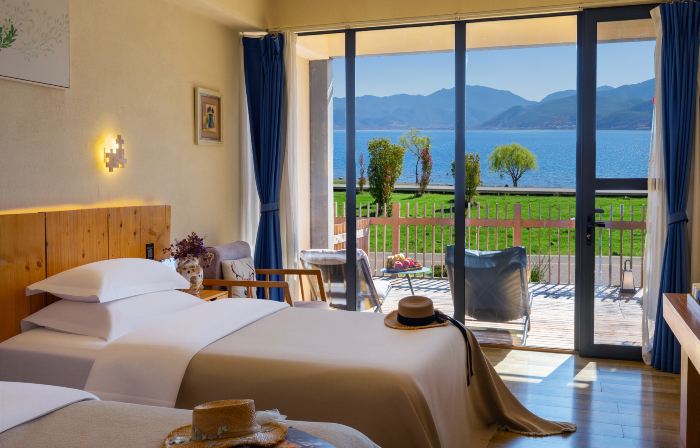 Yan sit lake view luxury B&B (Lugu Lake pig trough boat tour lake big falling water village store)