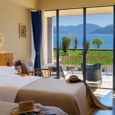 Yan sit lake view luxury B&B (Lugu Lake pig trough boat tour lake big falling water village store)